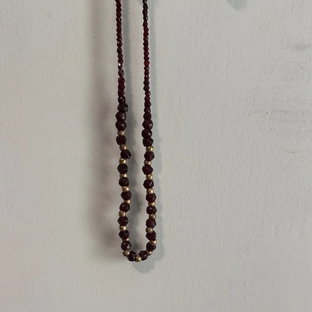 Vintage Beaded Necklace in Deep Red and Gold Toned Beads - Picture 8 of 8